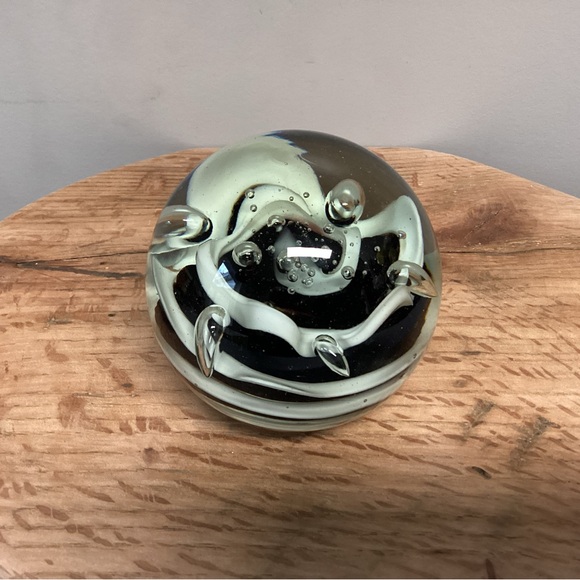 ⚫️ Vintage & Beautiful - Black & White Blown Glass Art Sphere Paperweight Decor - Picture 2 of 10